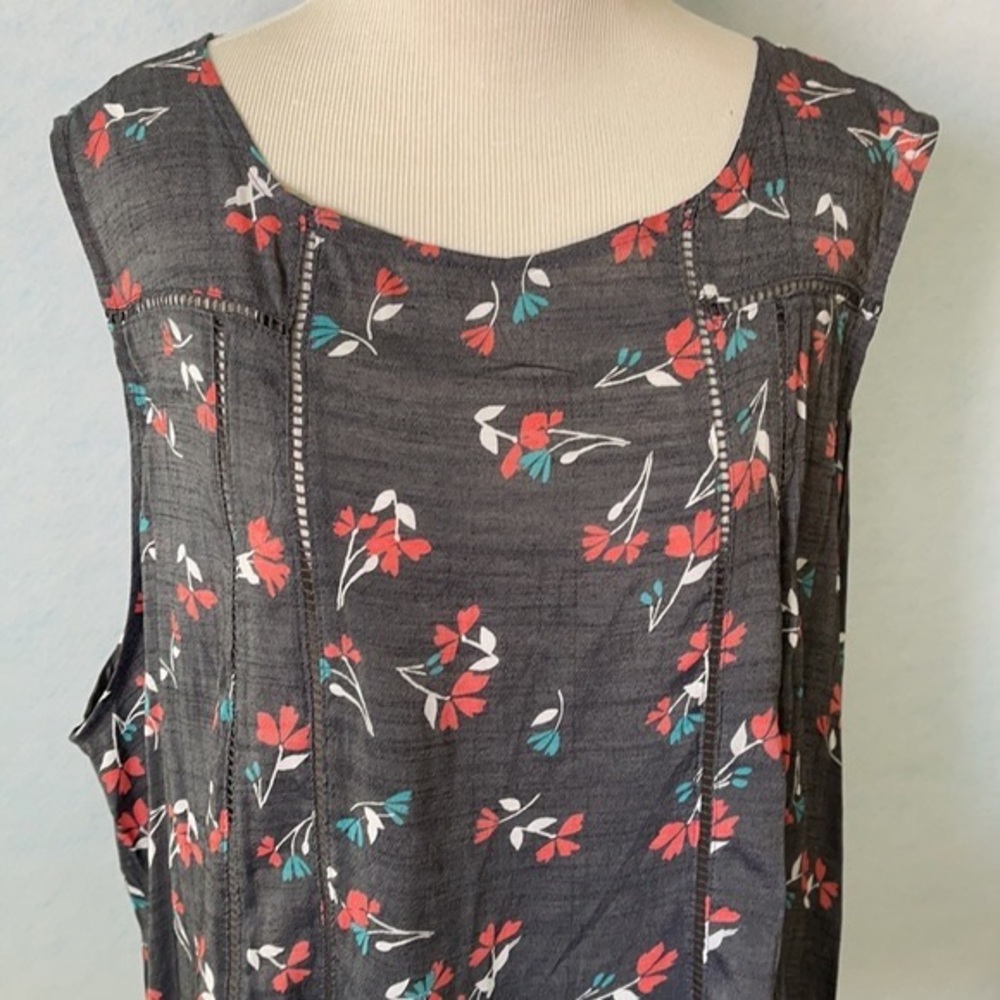 Zac & Rachel Charcoal Gray w/Floral Print  Sleeveless Blouse. Size 3X nwt